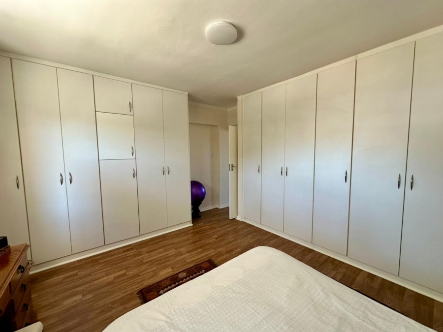 2 Bedroom Property for Sale in Sea Point Western Cape